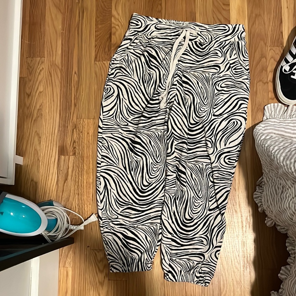 Anthro daily practice cropped sweatpant joggers